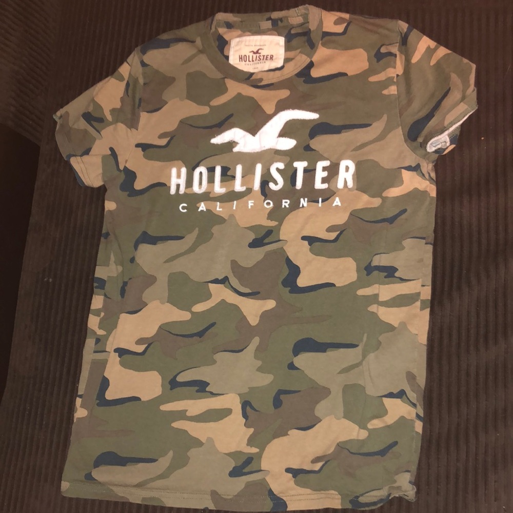 Men’s Holister camo T-shirt ; size small